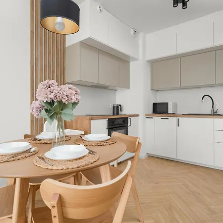 Lägenhet Stylowy W Odcieniach Bezu Balkon & Parking By Renters